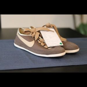 NIKE FLASH MTR SAMPLE SHOES  (size 7 women)